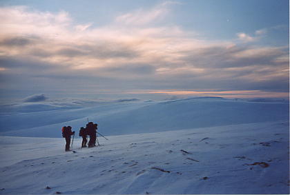 Darkness closing in, looking for the route across Grahoe, Rondane, Norway 12/3/2004 - Picture by Anne-lise Labeyrie